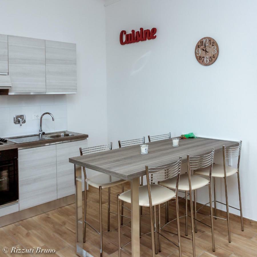 Apartamento Happy House Savona Exterior foto